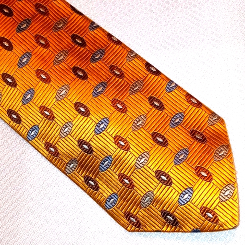 XMI Platinum necktie